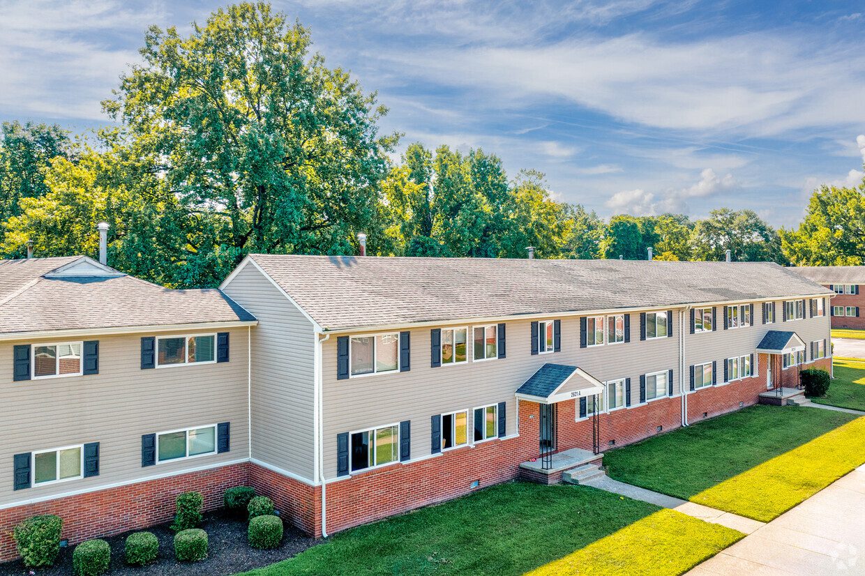 Grand Hampton - Basketball Court